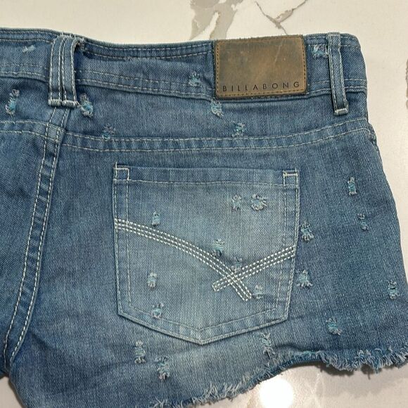 Billabong | Women’s Blue Denim Distressed Short Fit Jeans Shorts - Picture 10 of 14